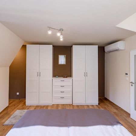 Apartments Menuet Karlsbad Rum bild