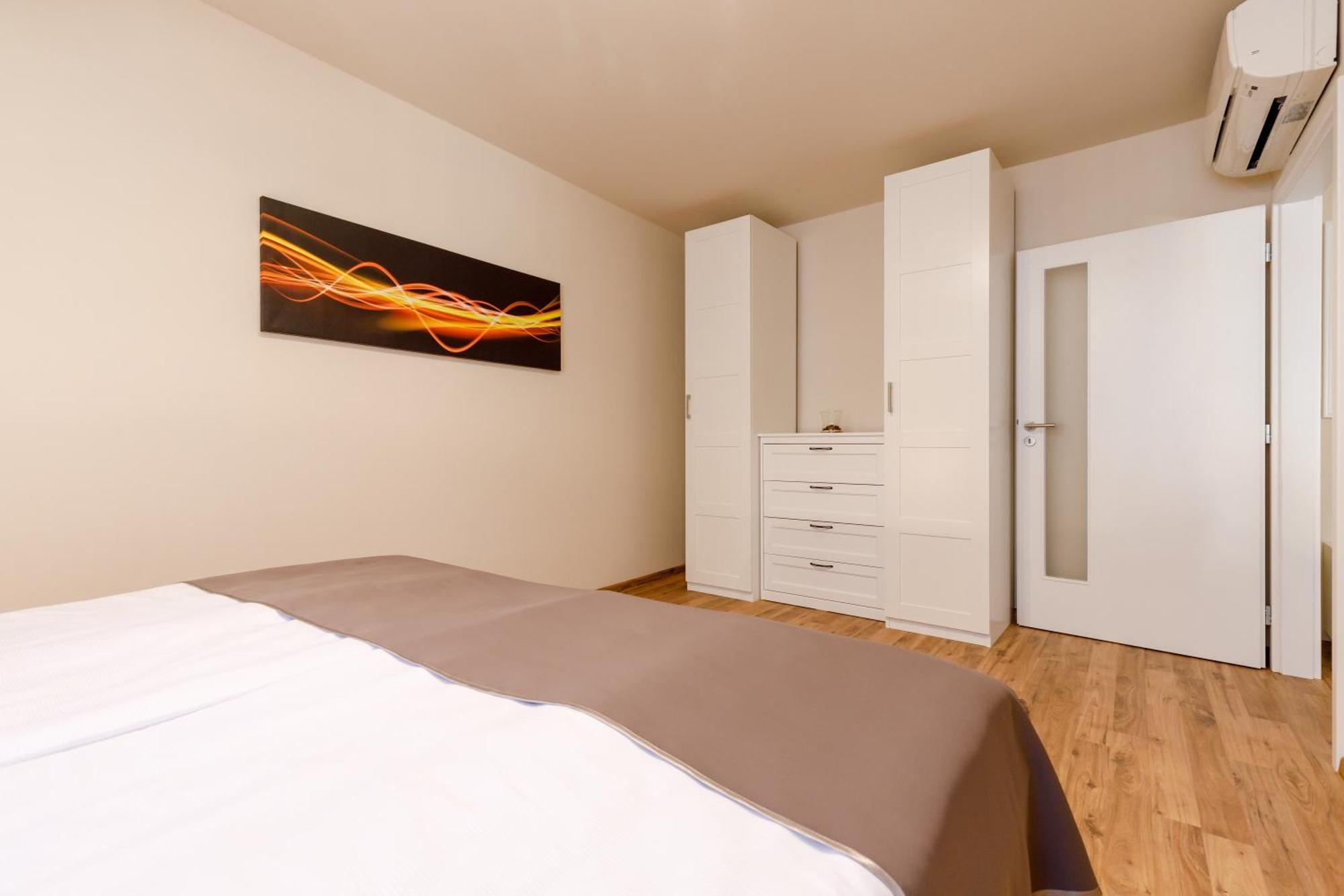 Apartments Menuet Karlsbad Rum bild