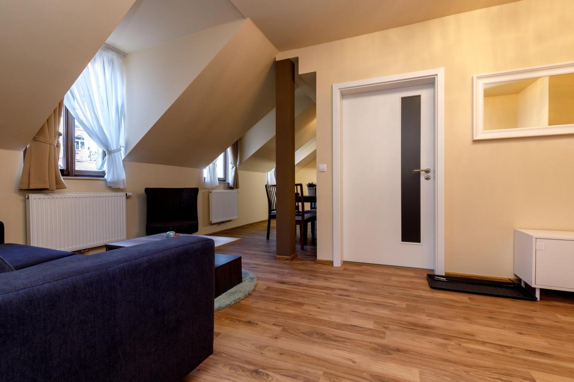 Apartments Menuet Karlsbad Rum bild