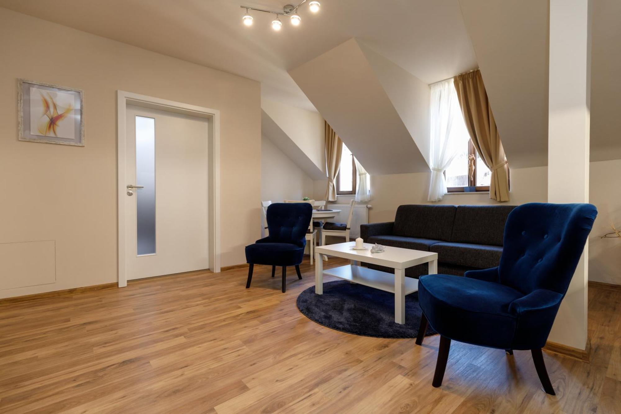Apartments Menuet Karlsbad Rum bild