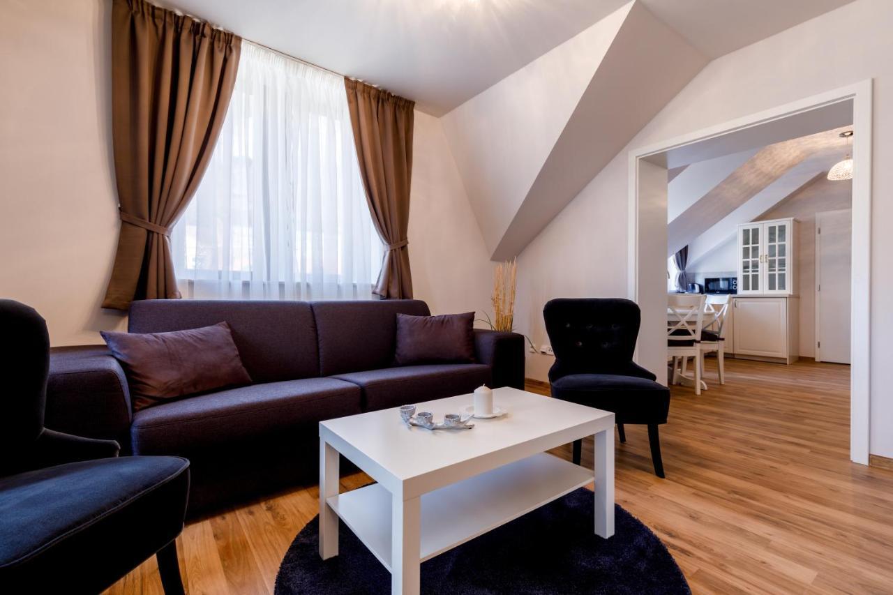 Apartments Menuet Karlsbad Exteriör bild