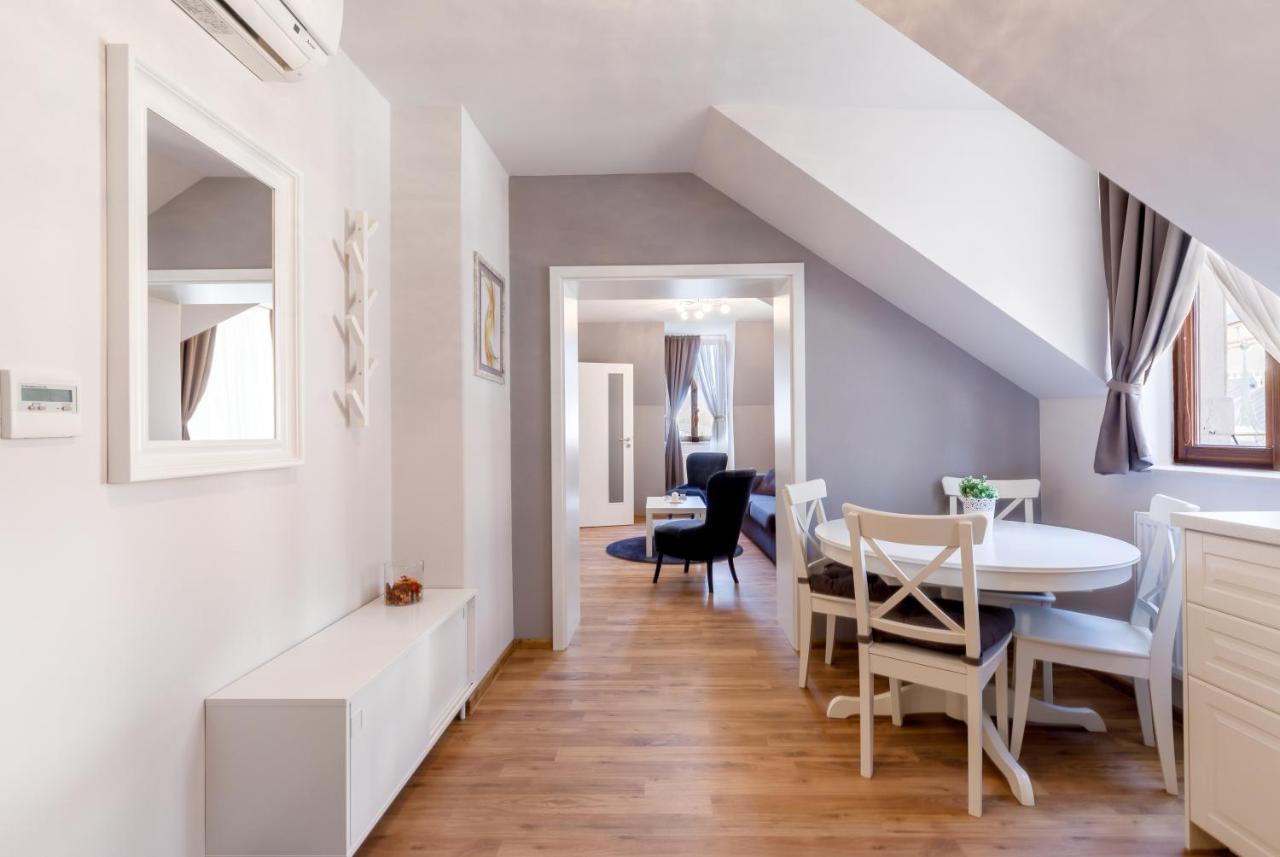 Apartments Menuet Karlsbad Rum bild